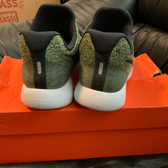 Nike Khaki Flyknit 2 trainers - Picture 4 of 5